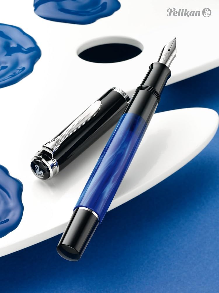 Pelikan 801959 - Pluma estilográfica en punto de escritura EF, color azul veteado