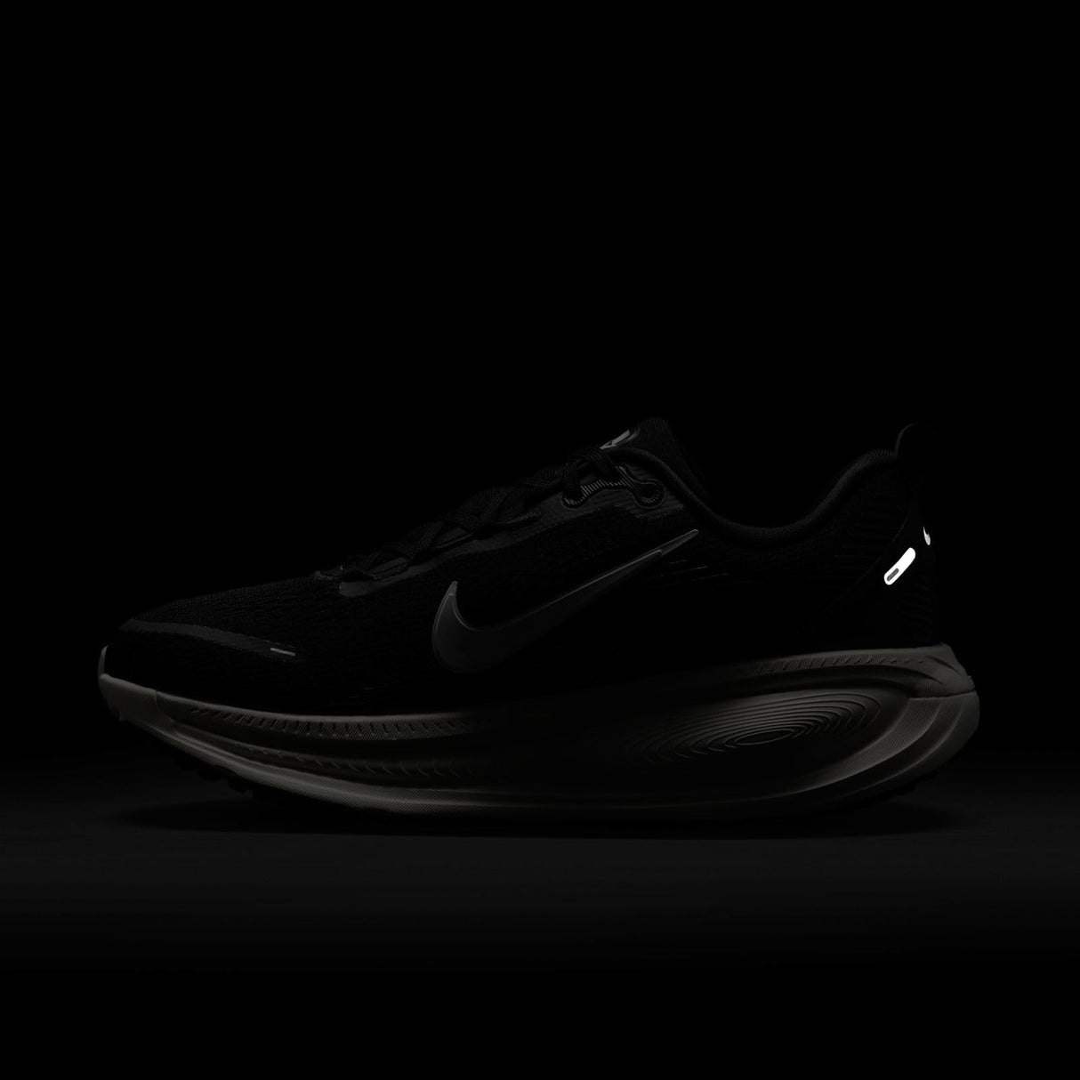NIKE W Vomero 18, Sneaker Mujer, Black/Summit White/Coconut Mil, 44 EU