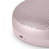 Bang & Olufsen Beosound A1 (2.ª Gen) Altavoz Bluetooth Inalámbrico Portátil Resistente al Agua y al Polvo con Sonido de 360 Grados, Alexa y Speakerphone, Hasta 18 horas de Batería Pink