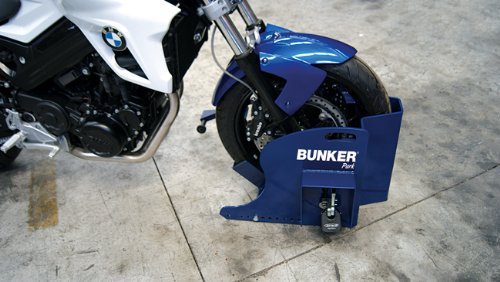 Bunker BP68M Antirrobo Moto Parking Máxima Seguridad, Armazón Blindado con Anclaje al Suelo Garage, Calzo de Rueda Ajustable, Candado Acero