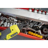 Ryobi - Llave de Carraca ¼'' 18V ONE+ - 1 Velocidad 280 rpm, Par 60Nm, Inversor de Rotación, Cabezal Giratorio, Punta de Extensión - Se Suministra sin Batería, Cargador o Llave de Vaso - R18RW2-0