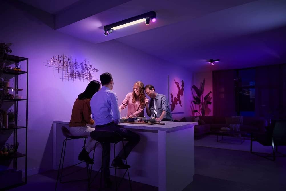 Philips Hue White & Color Ambiance Centris de 4 focos, regulable, 16 millones de colores, controlable mediante app, compatible con Amazon Alexa, negro
