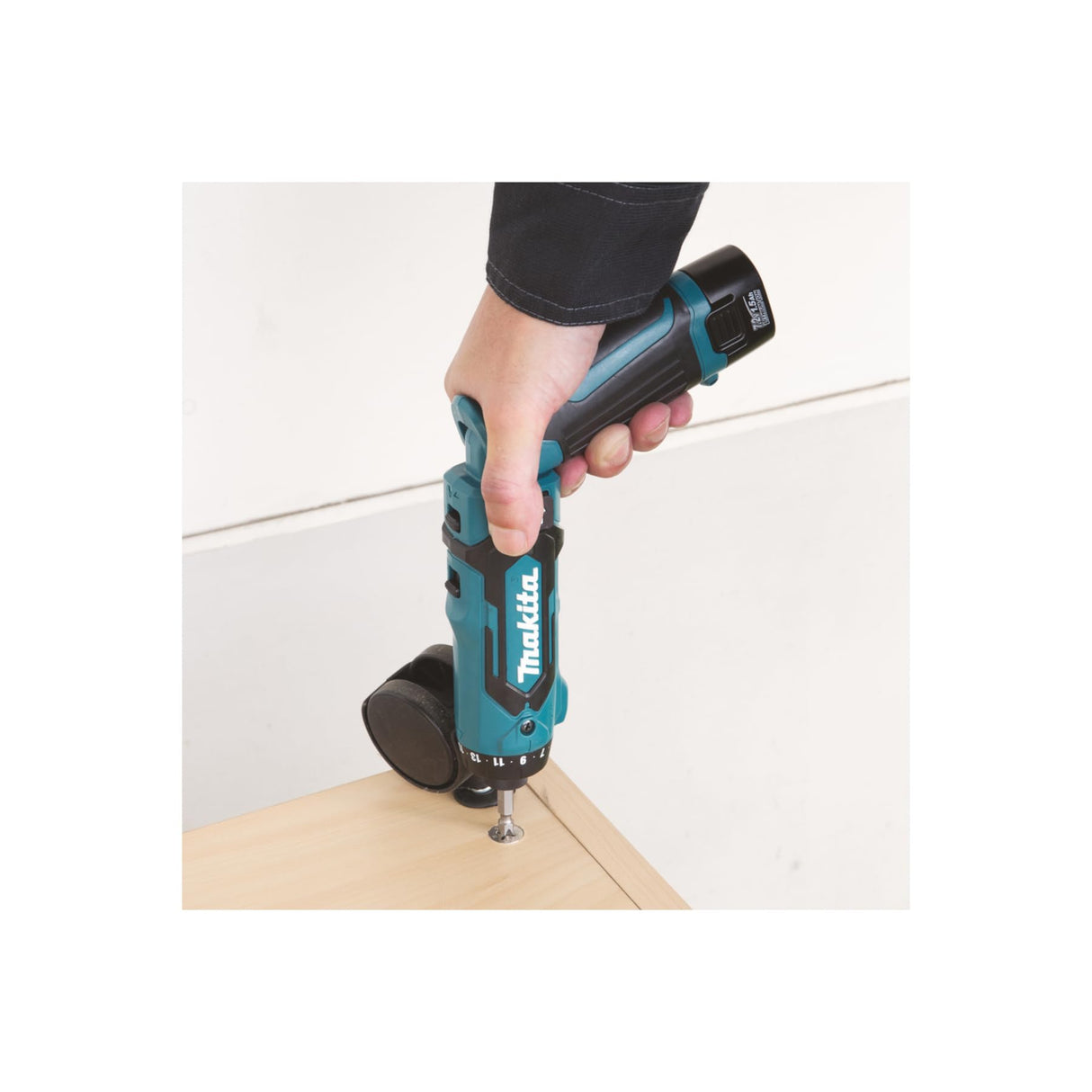 Makita DF012DSE power screwdriver/mpact driver Negro, Azul 200 RPM - Destornillador (7,2 V, Ión de litio, 1500 mAh, 44 mm, 218 mm, 142 mm)
