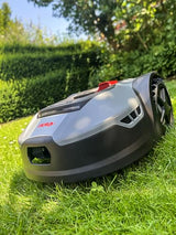 IKRA Robot cortacésped iROM 600 para céspedes de hasta 600 m², WiFi o Bluetooth, Control por App, multizona, Incl. estación de Carga & Sensor de Lluvia, 6 Cuchillas de Repuesto