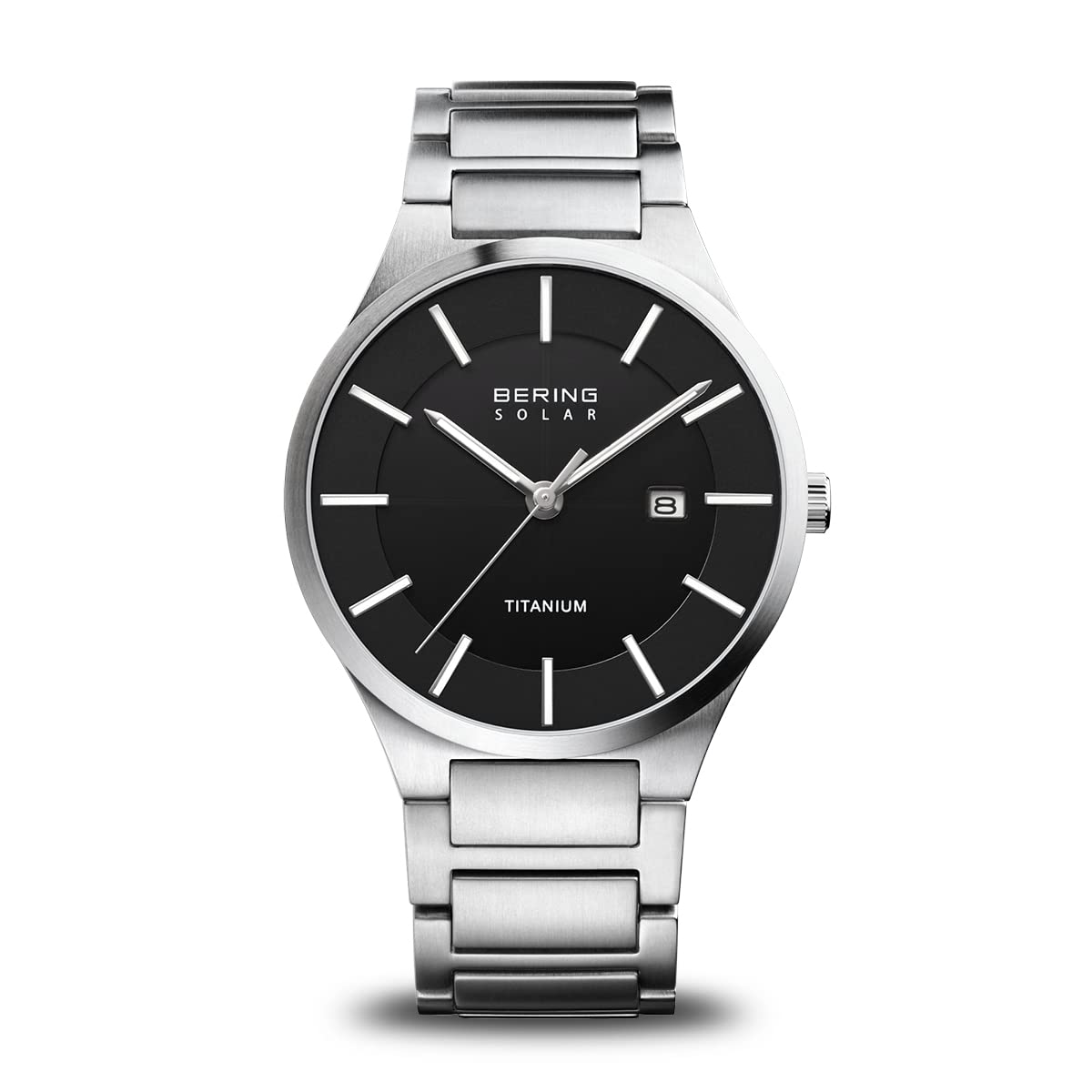 BERING 15239-772 Reloj Solar para Hombre con Caja de Titanio de 39 mm con Acabado Plateado y Esfera Negra, Brazalete de Titanio con Detalles de Titanio, Resistencia al Agua de 10 ATM