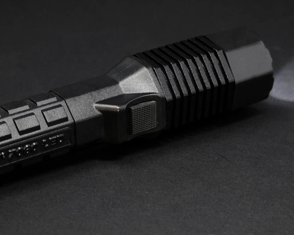 PELI 7060 Linterna LED táctica autoprogramable, Uso Policial y Vigilantes de Seguridad, Resistente al Agua IPX4, 535 Lúmenes, 68h de autonomía, Color: Negro
