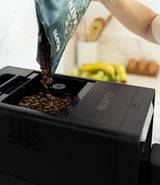 Incapto Aura Cafetera Superautomática | 19 Bares | Botón Doble Espresso | Cafetera de Grano Compacta y Diseño Elegante | Molinillo Regulable | Limpieza automática | Múltiples recetas (Negro)