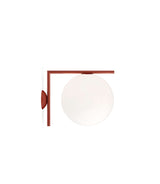 Flos IC Lights Ceiling/Wall 2 F3179035 - Lámpara de pared (latón y cristal opalino, 60 W, soporte: 38,1 x 11 cm, diámetro de la bola: 30 cm), color rojo