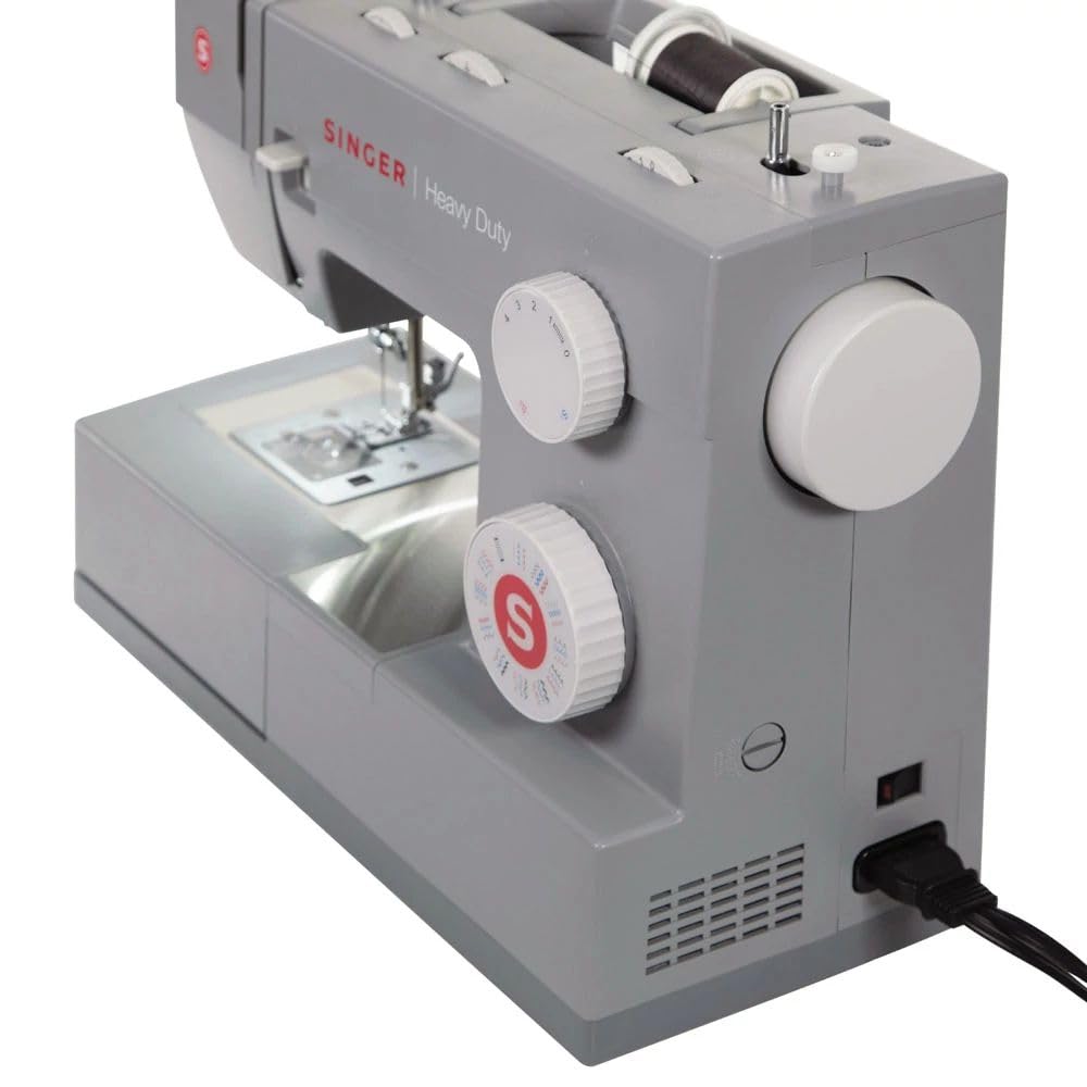 Máquina de Coser Singer 4432 - Marca: Singer - EAN: 7393033149338