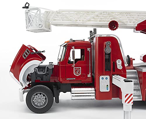 bruder 02821 - Camión de bomberos Mack Granite con bomba - 1:16 Vehículo, Camión de bomberos, Llamada de emergencia, Camión de bomberos, Juguete