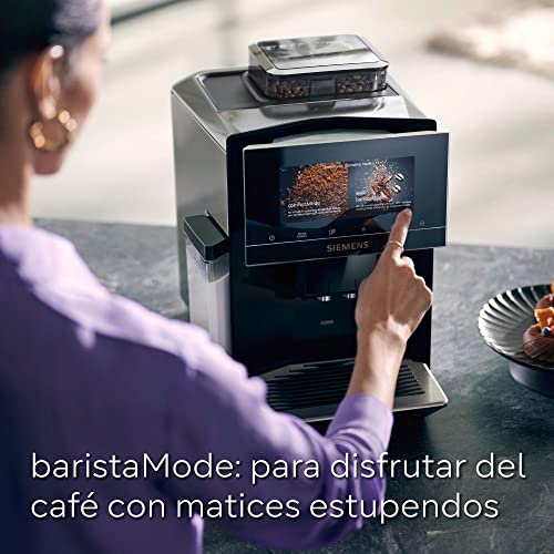 SIEMENS, cafetera superautomática, EQ900, Modo Barista, 2 molinillos cerámicos, Display Touch&Slide de 6,8", conectividad Home Connect, acero inoxidable, TQ903R03