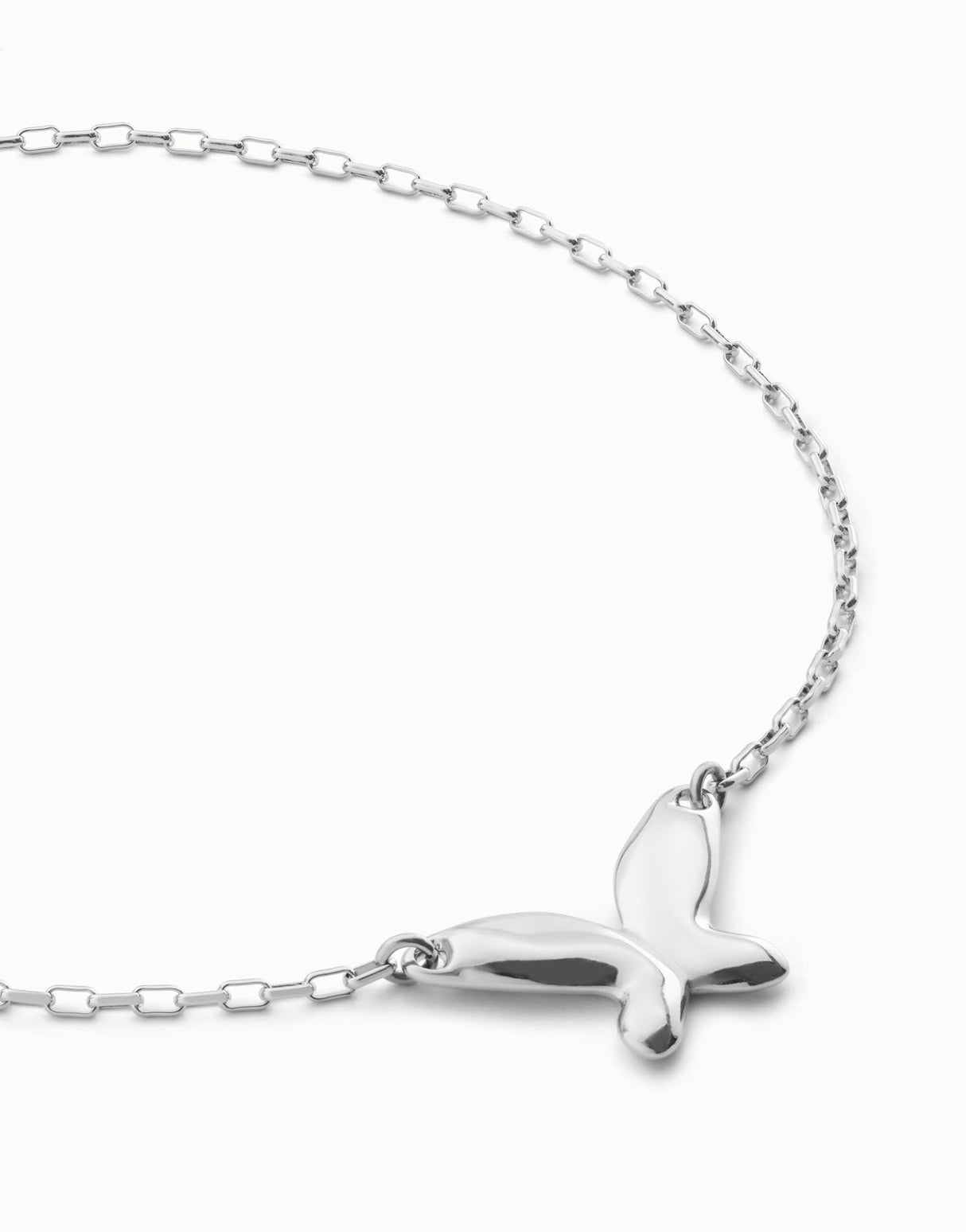 UNO de 50 Cadena Fina Bañada En Plata De Ley Con Mariposa Central, Cierre De Mosquetón Y Extensión