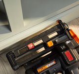 WORX WX841 Nitro – Clavadora eléctrica inalámbrica 20 V – 2 Ah – Tire hasta 80 clavos por minuto – Hasta 64 mm en la madera – Desbloqueo sin herramientas – (incluye batería y cargador| 200 clavos