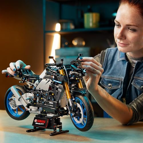 LEGO 42159 Technic Yamaha MT-10 SP, Kit de Maqueta de Moto para Adultos, Reproducción Auténtica con Motor de 4 Cilindros, Dirección Funcional y App AR, Vehículo Regalo para Hombres y Mujeres