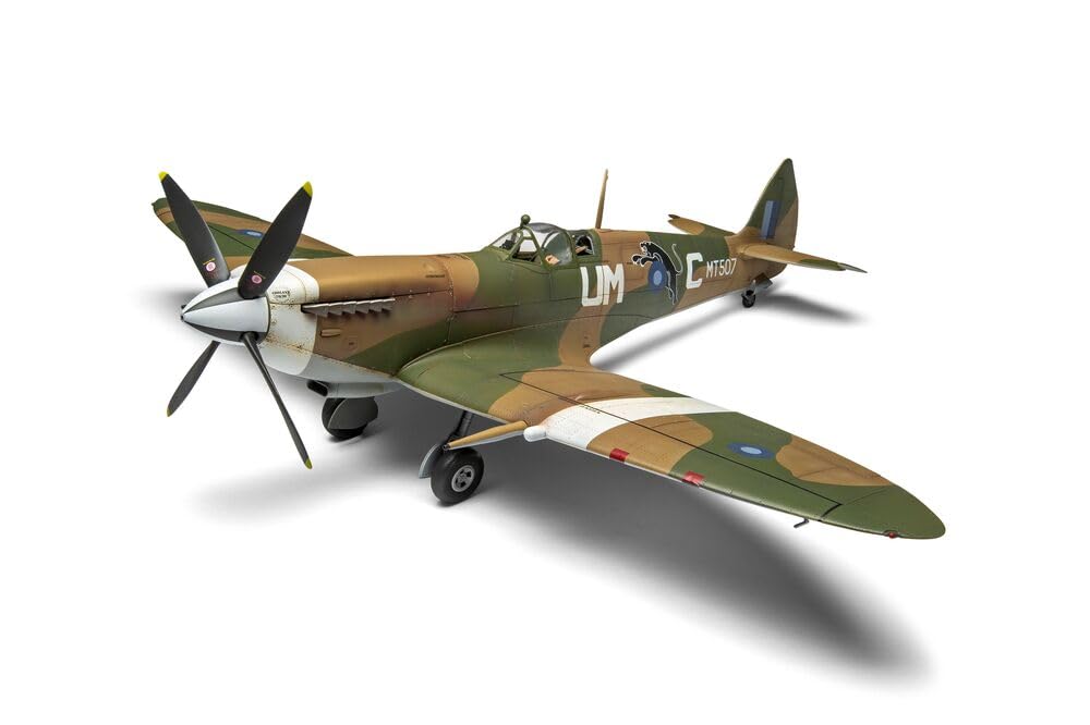 Airfix A17002 Supermarine Spitfire MK.VIII Military Aircraft Plastic Model Kit Aviones Militares Juguete, Multicolor, 1:24 Scale (Hornby Hobbies Ltd