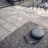Bang & Olufsen Beosound A1 (2.ª Gen) Altavoz Bluetooth Inalámbrico Portátil Resistente al Agua y al Polvo con Sonido de 360 Grados, Alexa y Speakerphone, hasta 18 Horas de Batería - Oxygen