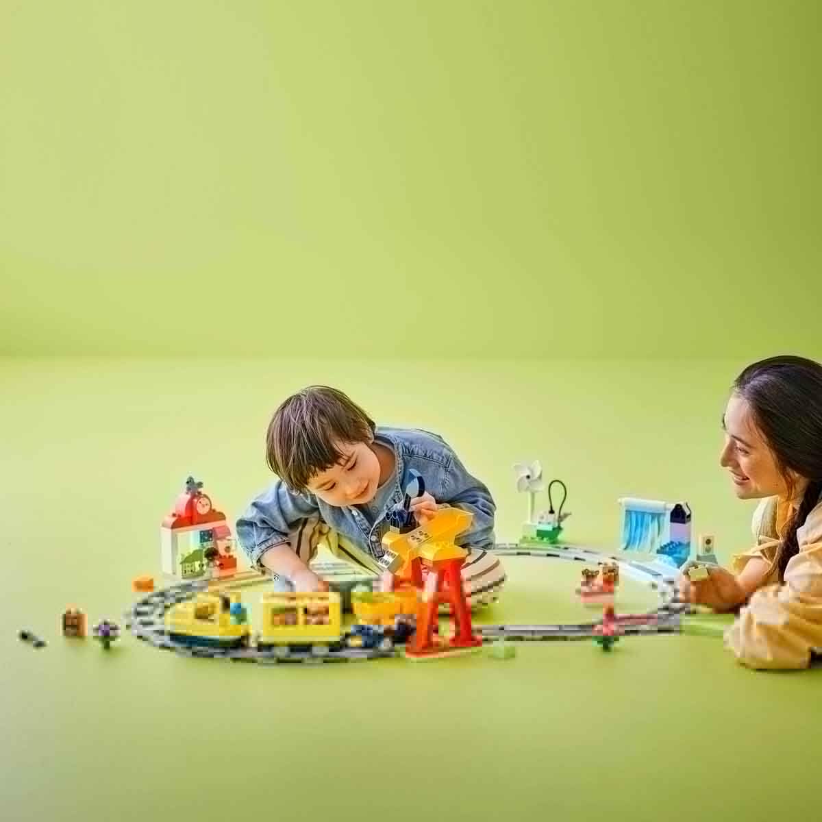 LEGO Duplo Gran Tren Comunitario Interactivo - Juguetes Educativos para Niños y Niñas de 3+ Años - Tren de Juguete Push&Go con Luces y Sonidos, 16 Vías y 4 Figuras 10428