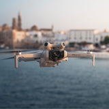 DJI Mini 4 Pro (DJI RC-N2), dron mini plegable con cámara de vídeo 4K HDR para adultos, menos de 249 g, 34 min de tiempo de vuelo, distancia máx. de transmisión de vídeo de 20 km, C0, Gris