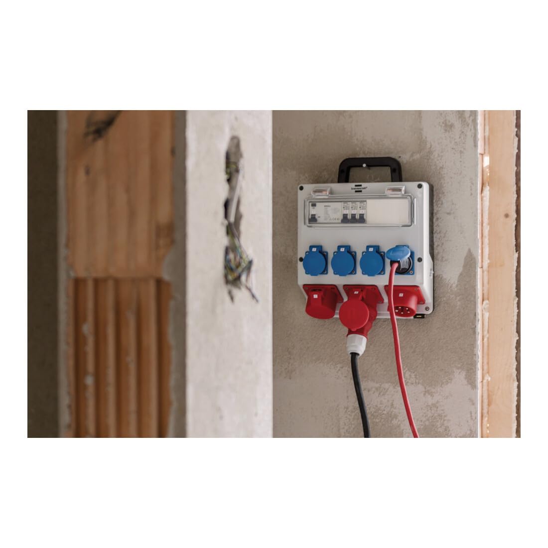 Brennenstuhl Distribuidor de pared IP44 (distribuidor de corriente para montaje en pared, 32 A, con interruptor de protección personal FI, 30 mA), distribuidor de pared 4/32, IP44, gris claro/negro
