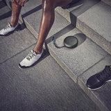 Bang & Olufsen Beosound A1 (2.ª Gen) Altavoz Bluetooth Inalámbrico Portátil Resistente al Agua y al Polvo con Sonido de 360 Grados, Alexa y Speakerphone, hasta 18 Horas de Batería - Oxygen