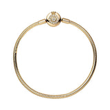 PANDORA Signature Moments Pulsera de cadena de serpiente con cierre con diseño de corona centelleante en O chapada en oro de 14 quilates con circonitas cúbicas transparentes, 17