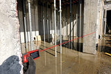 Hilti 2062050 Medidor láser de Distancia PD-E (hasta 200m, con Mirilla integrada, para medición única y Continua con Nivel de Burbuja Digital y Pantalla para Exterior, Memoria 30 mediciones. Funda)