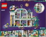 Lego Friends Hospital de Heartlake City con Helicóptero de Juguete y Mini Muñecos de Personajes, Set de Construcción para el Juego de rol de Doctores, Regalo para Niñas y Niños de 7 Años o Más 42621