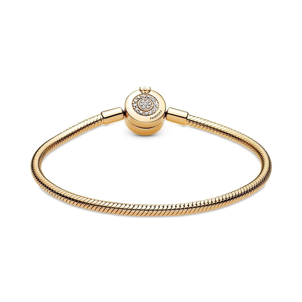 PANDORA Signature Moments Pulsera de cadena de serpiente con cierre con diseño de corona centelleante en O chapada en oro de 14 quilates con circonitas cúbicas transparentes, 17