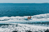 Boya remolcada Coasto Luna - PB-CBLUNA3 - para 3 Personas - Forma : Banana Dimensiones : 300x100 cm Capacidad : 3 Personas Construcción : PVC 28G + Nylon 840D Bolsa de Transporte incluida