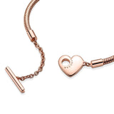 Pandora Moments Pulsera con cadena de serpiente chapada en oro rosa de 14 quilates con cierre en forma de corazón y barra en T, 21