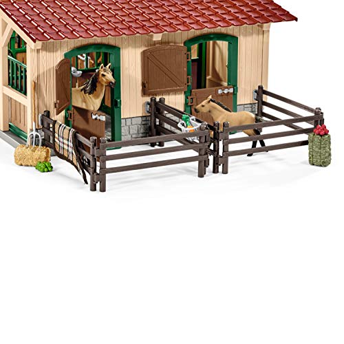 Schleich 42195 Caballeriza con Caballos y Accesorios, a Partir de 3 años, Farm World - playset, 96 Piezas