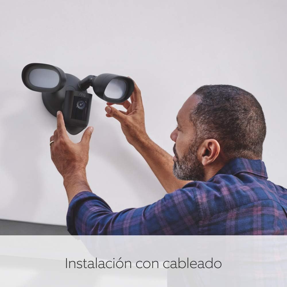 Ring cámara Pro con focos cableada (Floodlight Cam Wired Pro) | Cámara exterior con vídeo 2K, Ring Vision, detección de movimiento 3D, (alternativa al CCTV) | 30 días de prueba gratuita de Ring Home