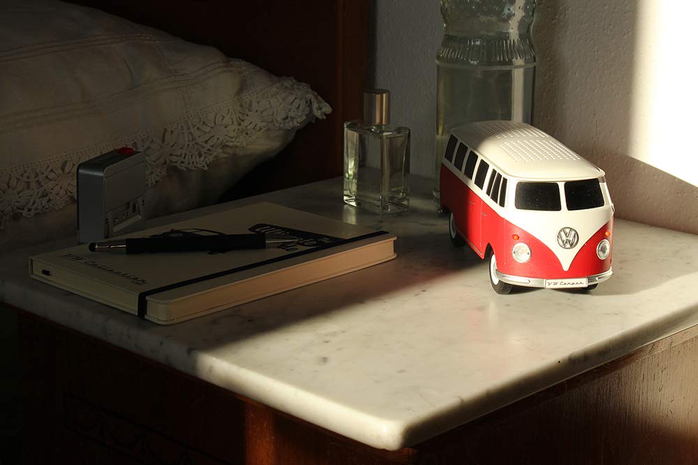 BRISA VW Collection - Altavoz portátil Bluetooth inalámbrico Volkswagen T1 Camper Bus (Escala: 1:20/Bus Clásico/Rojo)