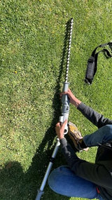 IKRA Tijeras Cortasetos 2 en 1 ICPH 2050 con pértiga telescópica para setos Altos, Incl. batería de 20V, estación de Carga y Cinta de Hombro