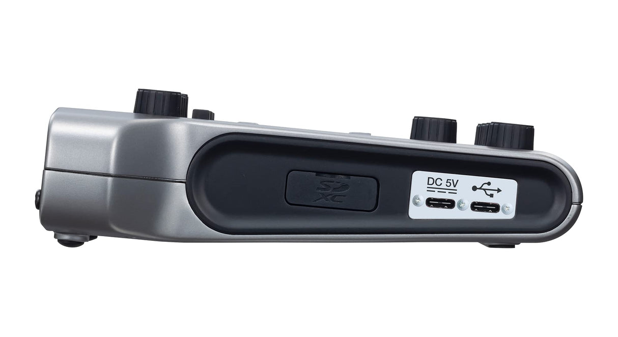 Zoom P4 PodTrak - Podcasting Mixer and Interface