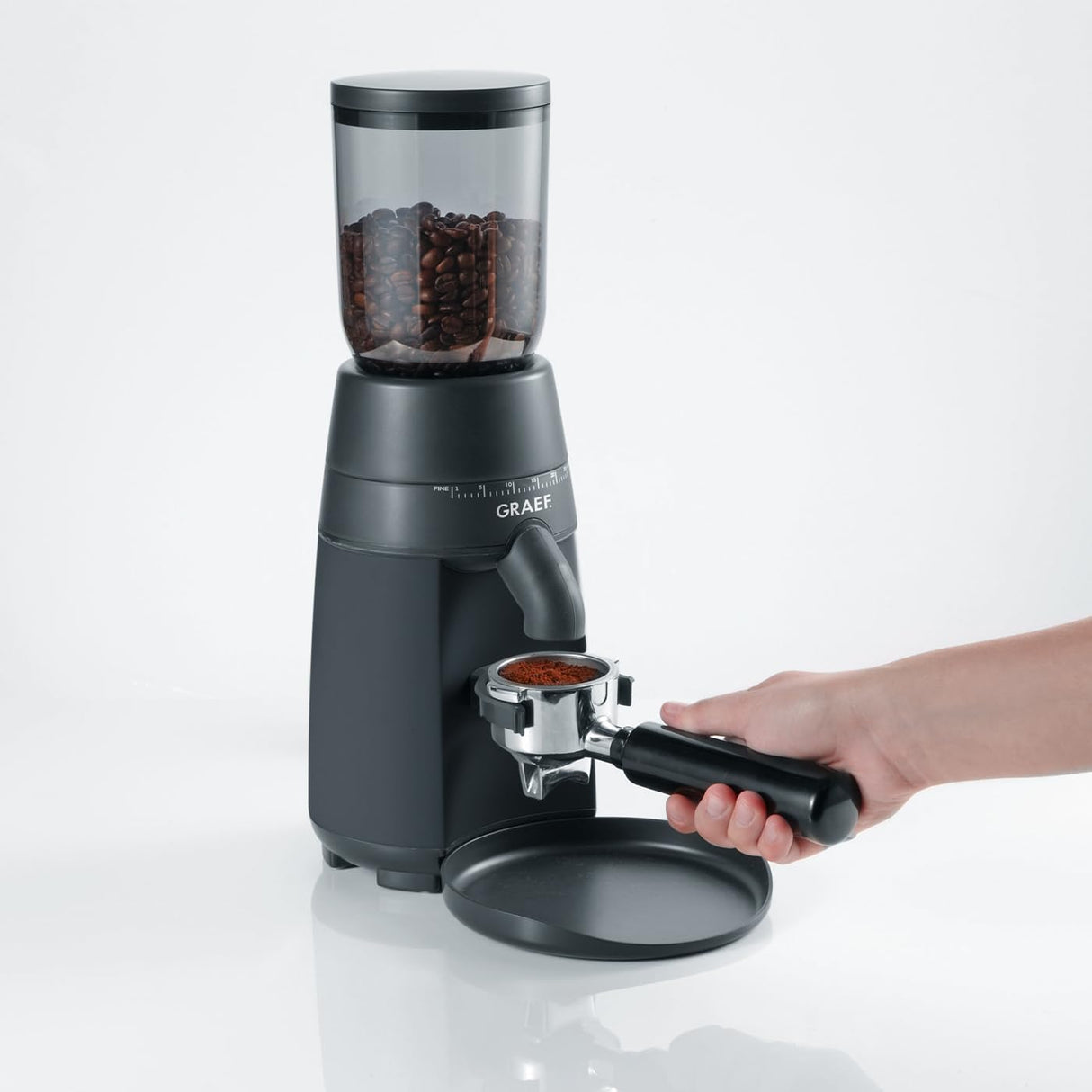 GRAEF CM702 Molinillo de Café Eléctrico 250g, 24 Niveles, Molino Cónico Extraíble Inox, Hasta 12 Tazas, Soporte Tamiz, Negro