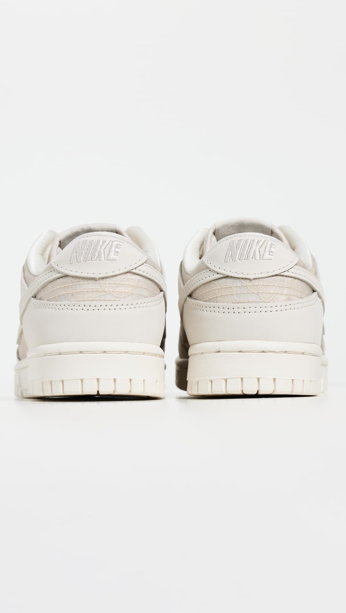 NIKE W Dunk Low, Sneaker Mujer, Lt Orewood Brn Soft Pearl Coconut Milk, 38.5 EU