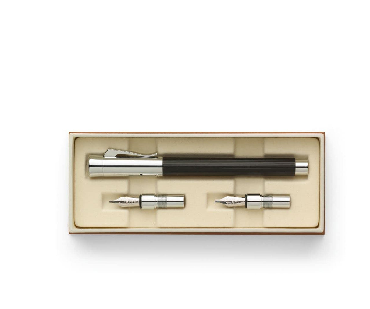 Graf von Faber-Castell 141506 Juego de caligrafía con una estilográfica Tamitio de color negro y 3 plumines diferentes (1,1 mm / 1,4 mm / 1,8 mm)