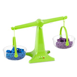 Learning Resources Set de 4 balanzas con platillos apilables, balanza con Dos platillos Transparentes para líquidos y sólidos, balanza para niños fácil de Montar, balanza para el Aula