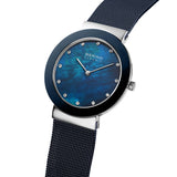 BERING 11435-387 Reloj de cuarzo para mujer con caja de acero inoxidable plateado de 35 mm y esfera azul, correa milanesa, cristal de zafiro y resistencia al agua de 5 ATM