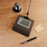 Wacom Signature Set con tableta STU-430 con pantalla LCD de 4.5” y sign pro PDF para Windows, capture firmas electrónicas manuscritas al instante con el lápiz inalámbrico y sin pila