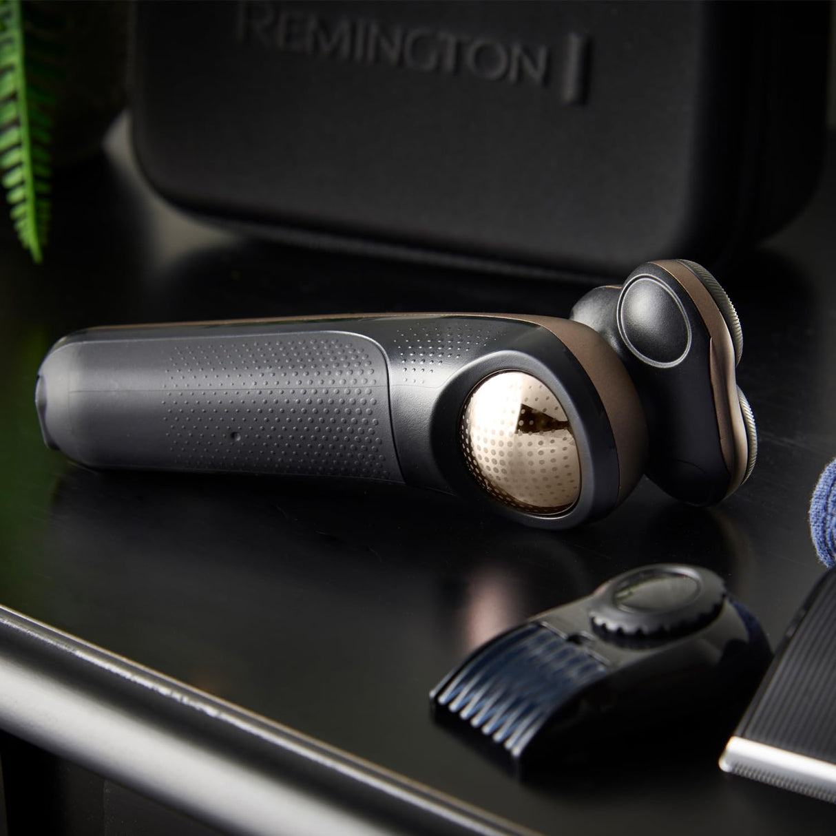 Remington XR1795 Afeitadora Rotativa y Láminas 2 en 1 X9 Limitless X, sistema de corte híbrido SynX, inalámbrica, recargable, uso en seco/mojado, Pivotball de 360°, memorización del afeitado
