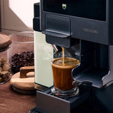 Cecotec Cafetera de Cápsula Freestyle Grind & Latte. 1400W, 20Bares, Multicápsulas, Café Grano 40g, Molinillo Cónico, 1.6L Depósito Agua, 300ml Leche, Thermoblock, Pantalla Táctil, Limpieza Automática