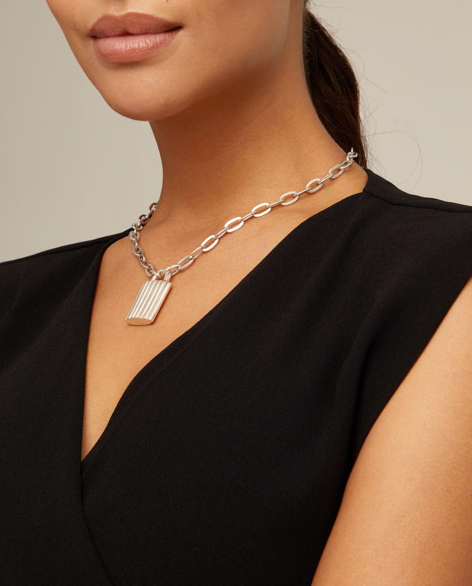 UNO de 50, Collar de Aleación de Metales, Plata de Ley, Eslabones Medianos y Candado Central, Joya Artesanal, Diseño Creativo