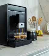 Incapto Aura Cafetera Superautomática | 19 Bares | Botón Doble Espresso | Cafetera de Grano Compacta y Diseño Elegante | Molinillo Regulable | Limpieza automática | Múltiples recetas (Negro)