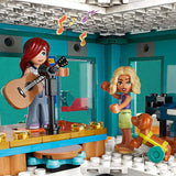 LEGO Friends Centro Comunitario de Heartlake City de Juguete - Set Modular con 5 Plantas, 6 Mini Muñecos, Figura de Perro y Accesorios Creativos - Regalo de Cumpleaños para Niñas de 9+ Años 41748