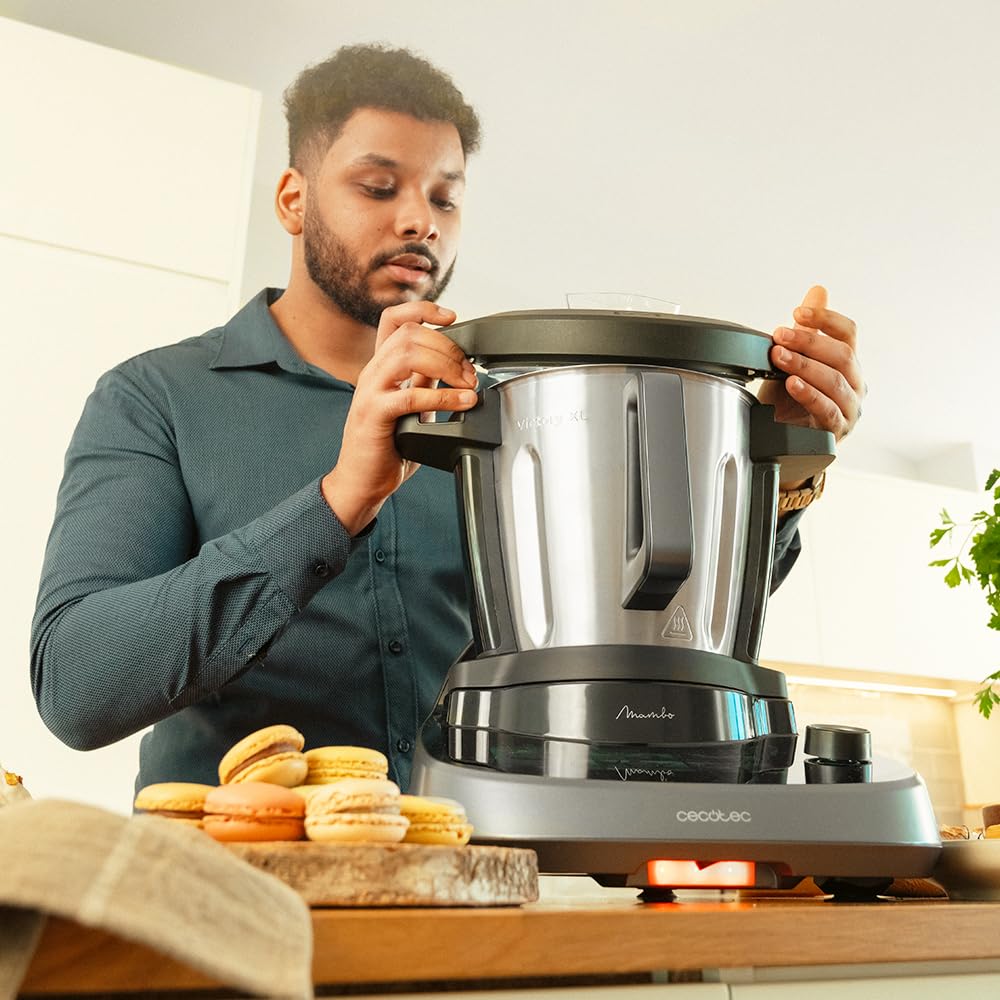Cecotec Robot de Cocina Multifunción con Dispensador de Alimentos Mambo CooKing Victory. 1700W, 45 Funciones, Miles de Recetas Guiadas, Jarra Victory de 4,5L, Accesorios: Vaporera o Cesto para Hervir