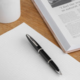 Waterman Carène Black Sea pluma estilográfica | color negro muy brillante con adorno chapado en paladio | plumín mediano con cartucho de tinta azul | estuche de regalo