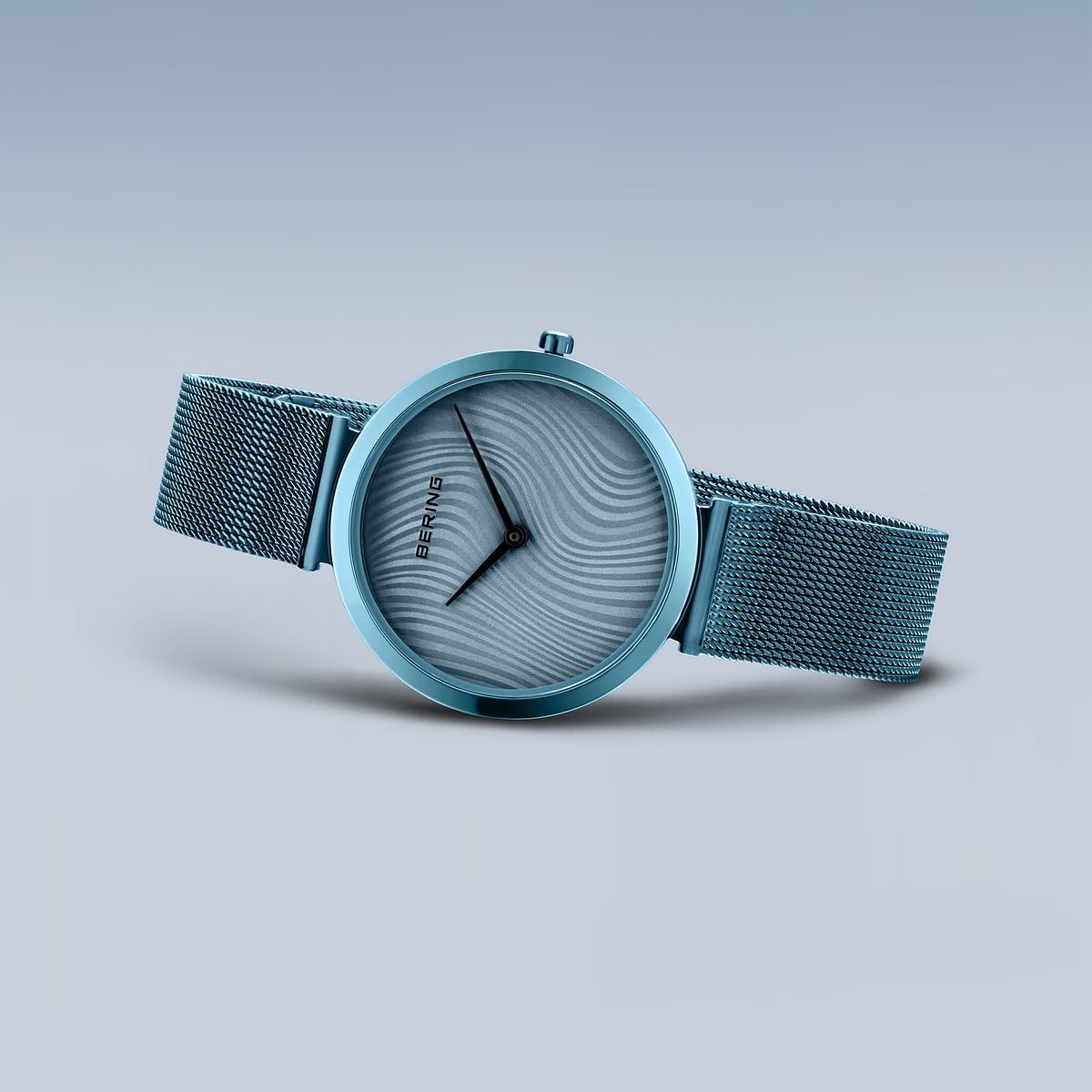 BERING 18132-Charity2 Reloj de cuarzo para mujer con caja de acero inoxidable de 32 mm con acabado azul y esfera azul, correa milanesa, cristal de zafiro y resistencia al agua de 3 ATM