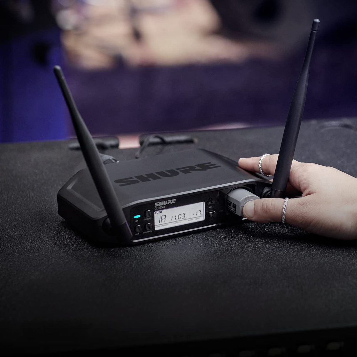 Micrófono inalámbrico Shure GLXD24R+/B58 para iglesias, karaoke y voces con batería de 12 horas y alcance de 30m. Incluye micrófono vocal BETA 58A y receptor de un solo canal.